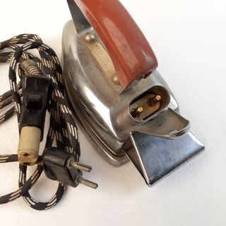 Ferro da stiro vintage manico marrone