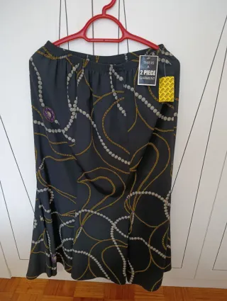 Blazer negro con pañuelo estampado