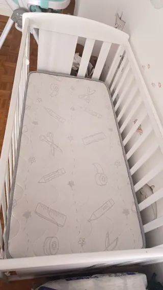 Cuna blanca con colchón