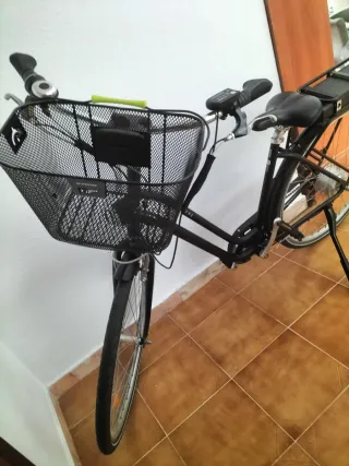 Bicicleta Eléctrica Urbana Negra