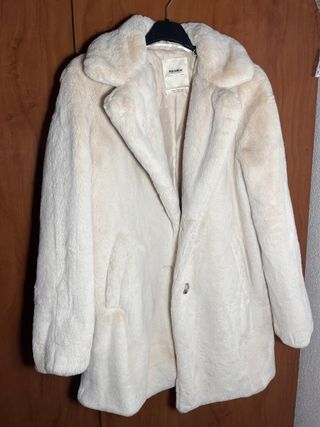 Abrigo pelo blanco Pull&Bear