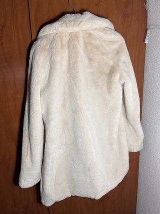 Abrigo pelo blanco Pull&Bear
