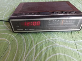 Radio Reloj Digital Sanyo AM/FM