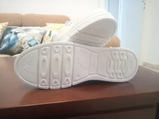 Zapatillas Fluchos Pompas F1422 Piel Blancas