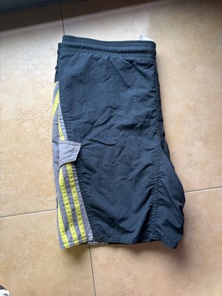 Pantalón corto vintage Adidas negro y amarillo