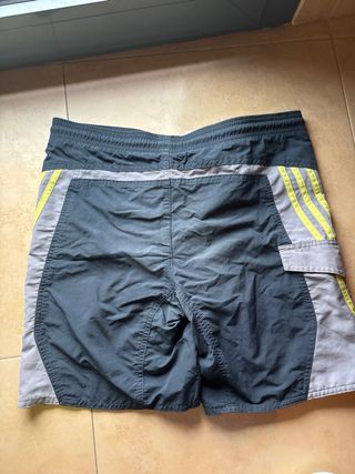 Pantalón corto vintage Adidas negro y amarillo