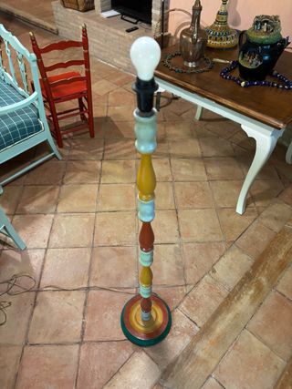 Lampada da terra in legno fatta a mano