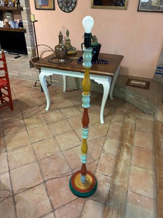 Lampada da terra in legno fatta a mano