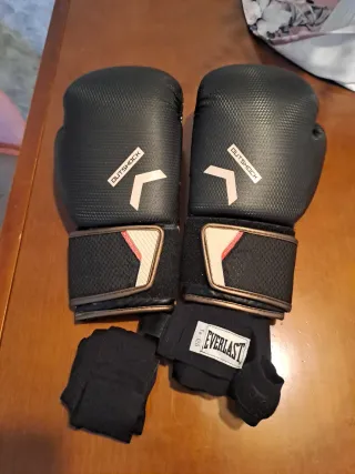 Guantes de Boxeo y muñequeras Everlast