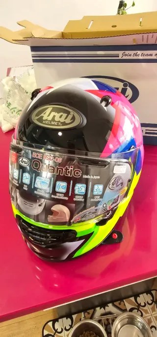Casco Arai Quantic . ECE R22- 06 Talla L . Nuevo