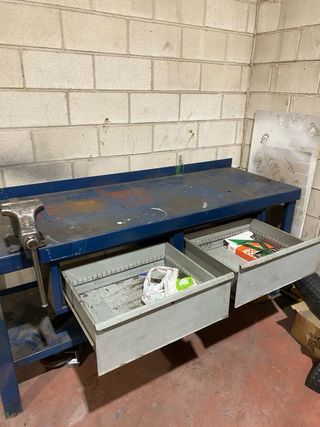 Banco de trabajo metálico con cajones 2 metros