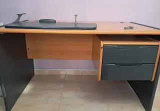 Scrivania da ufficio in legno