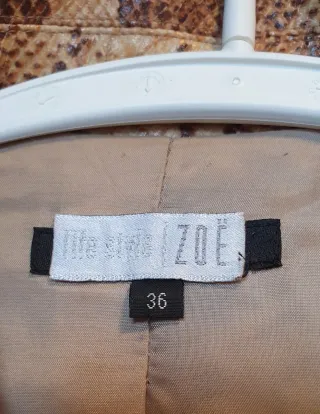 Gabardina efecto piel serpiente