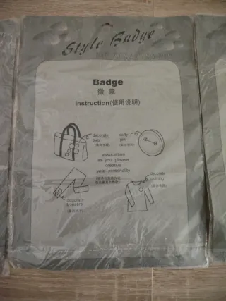 Chapas de grupos musicales y varios