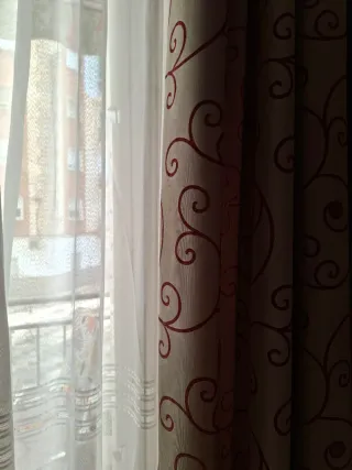 Cortinas salón beige y burdeos