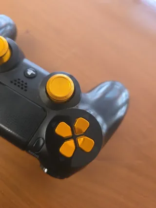 Controller PS4 personalizzato in alluminio dorato