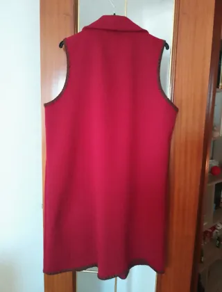 Chaleco largo o vestido burdeos talla L