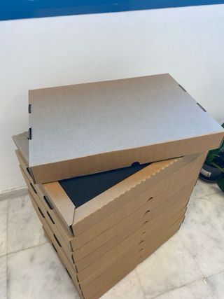 Caja de envío con protección de espuma. 9 und.