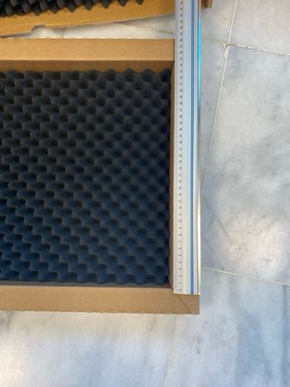 Caja de envío con protección de espuma. 9 und.