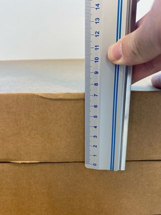 Caja de envío con protección de espuma. 9 und.