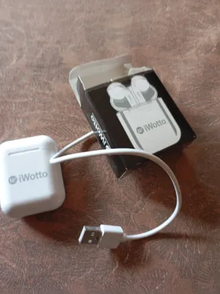 Cascos Inalámbricos iWotto Blancos