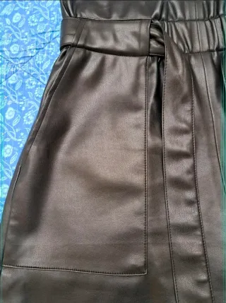 Shorts similpelle neri Zara