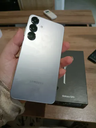 Samsung Galaxy S25 plus