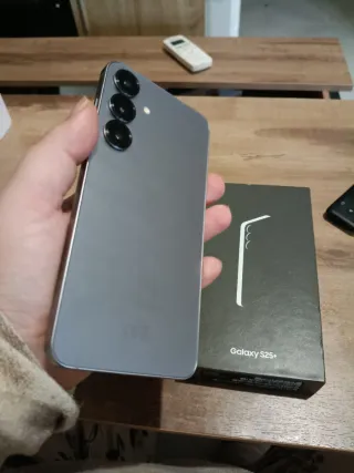 Samsung Galaxy S25 plus