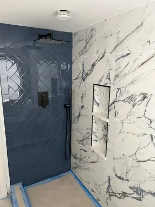 Baños alicatados corte a bisel