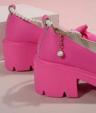 Zapatos de plataforma rosas con lazo. Nuevos.