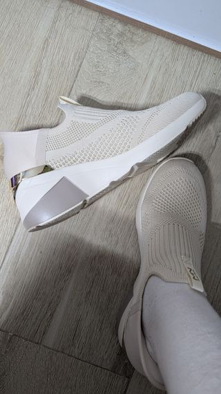 Zapatillas Skechers Mujer Blancas o negras Doradas