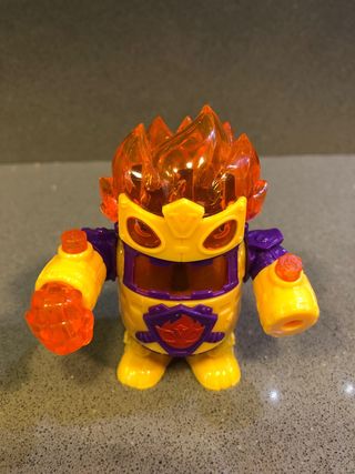 Superthings Figura Guerrero Fuego