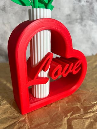 Jarrón Corazón con 2 Rosas Rojas Love