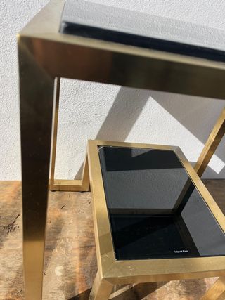 2 Mesitas de noche doradas y negras