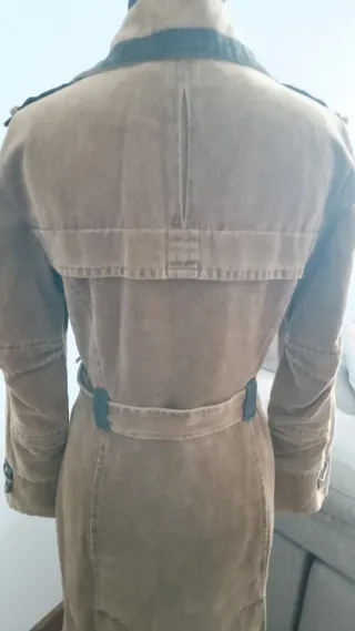Chaqueta marrón con cuello de pelo