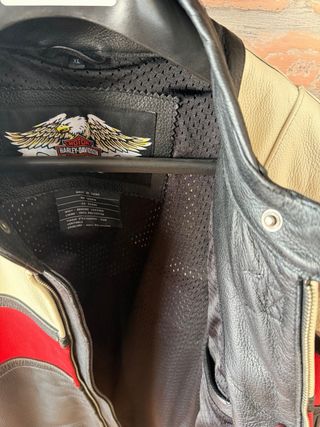 Chaqueta Harley-Davidson Negra, Roja y Blanca