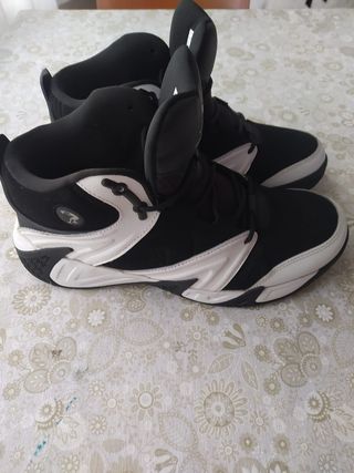 Zapatillas Baloncesto Shaq Negras y Blancas