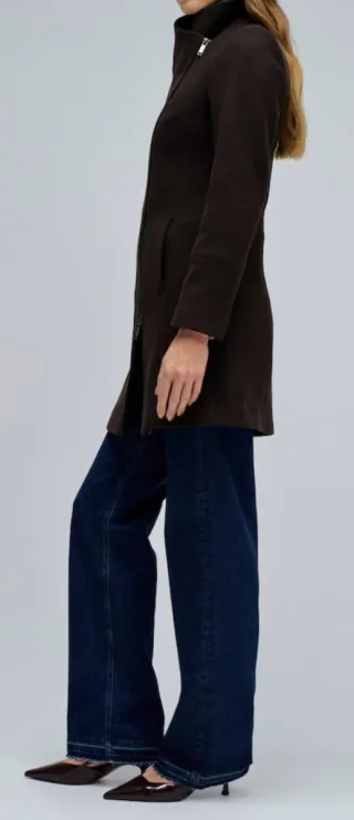 Abrigo de paño negro con cuello de pelo