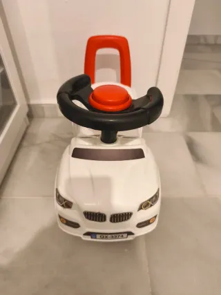 Correpasillos infantil blanco con asa roja