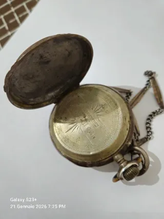 Orologio da tasca antico con catena