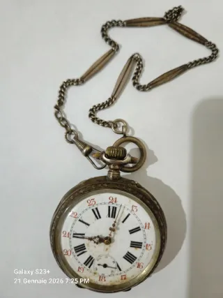Orologio da tasca antico con catena