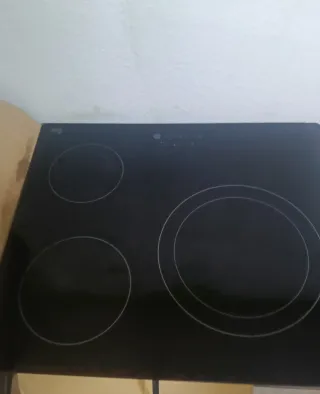 Piani cottura in vetroceramica a 3 fuochi quasi nuovi