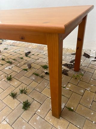 Mesa de comedor de madera maciza