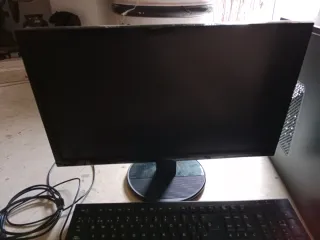 Ordenador de sobremesa negro