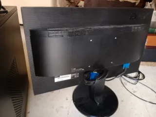 Ordenador de sobremesa negro