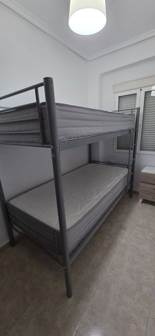 Litera poco uso con colchones.! Muy buen estado.!