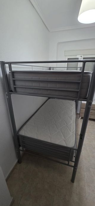 Litera poco uso con colchones.! Muy buen estado.!
