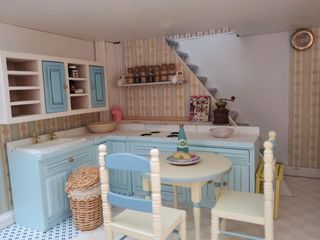 Casa de muñecas de madera