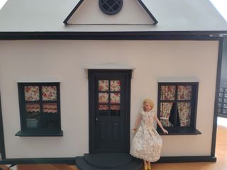 Casa de muñecas de madera