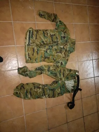 Traje camuflaje boscoso goretex